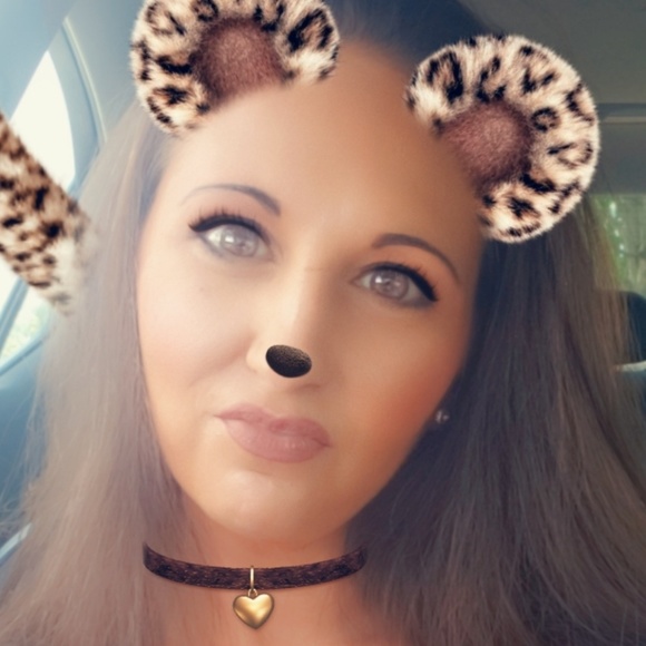 Meet your Posher, Miss. Elisabeth - Picture 2 of 2